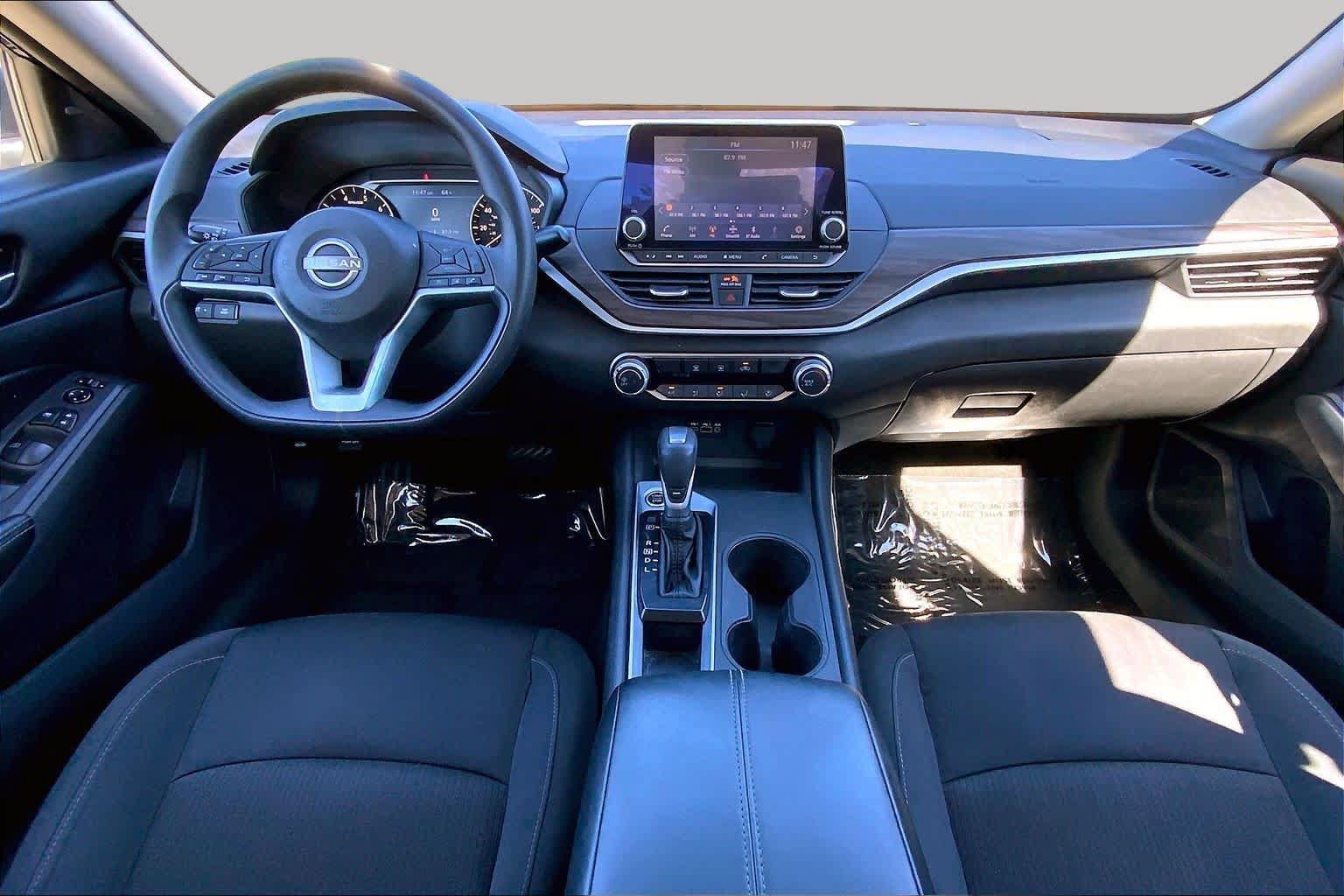 Used 2025 Nissan Altima 2.5 SV FWD image 14