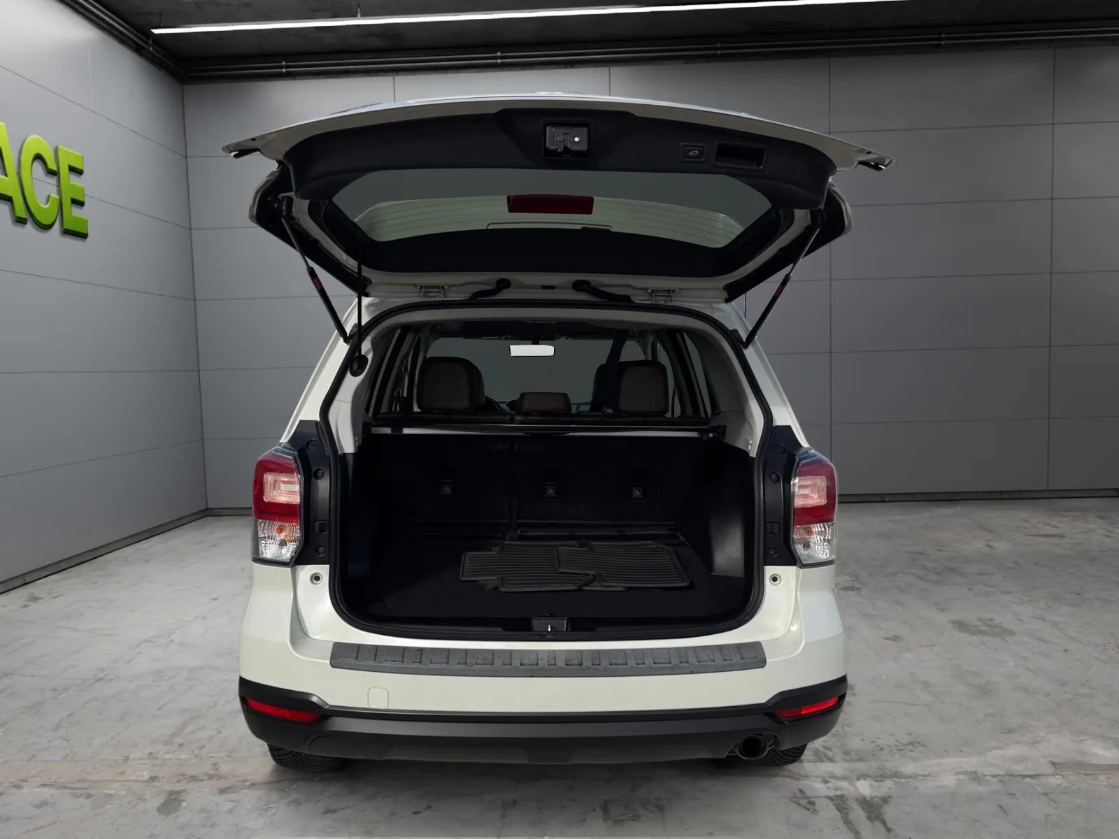 Used 2017 Subaru Forester 2.5i Touring AWD/4WD image 9