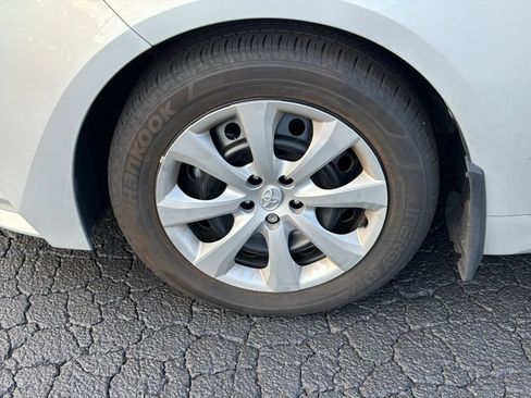 Used 2025 Toyota Corolla LE FWD image 14