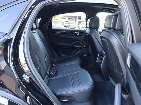 Used 2021 Porsche Cayenne Coupe image 43