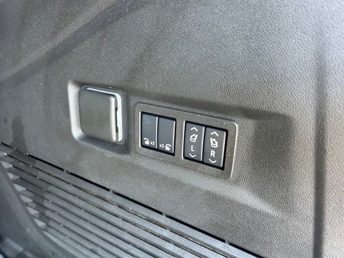 Used 2025 Chevrolet Tahoe LT w/ Comfort Package image 48