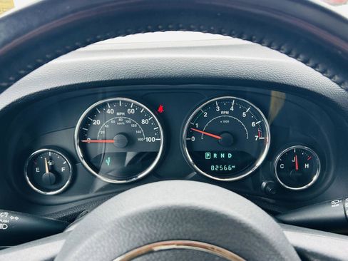 Used 2018 Jeep Wrangler Unlimited Rubicon w/ Cold Weather Group image 12