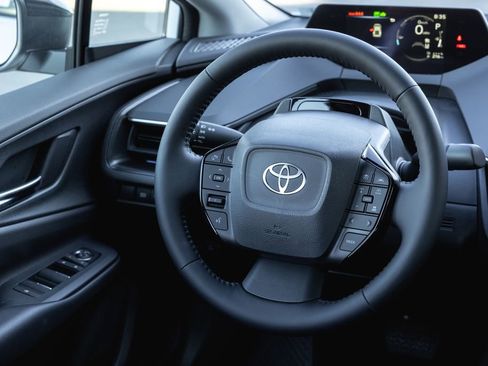 New 2026 Toyota Prius Plug-In Hybrid FWD image 10