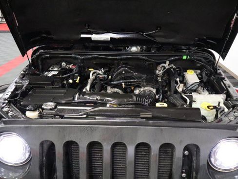 Used 2017 Jeep Wrangler Unlimited Sahara w/ Connectivity Group AWD/4WD image 67