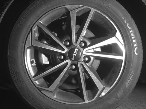 Used 2024 Kia Forte LXS image 17