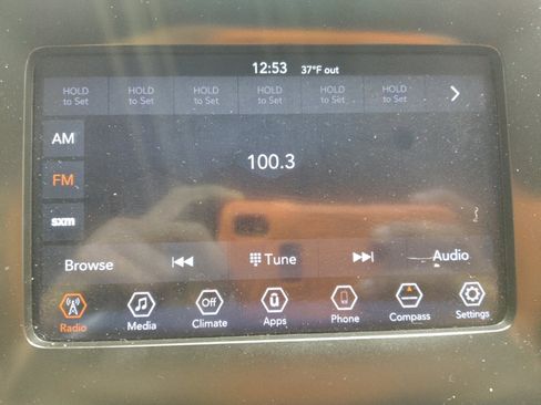 Used 2019 Jeep Cherokee Latitude Plus w/ Comfort/Convenience Group image 25