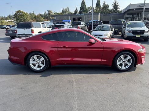 Certified 2022 Ford Mustang Coupe RWD image 4