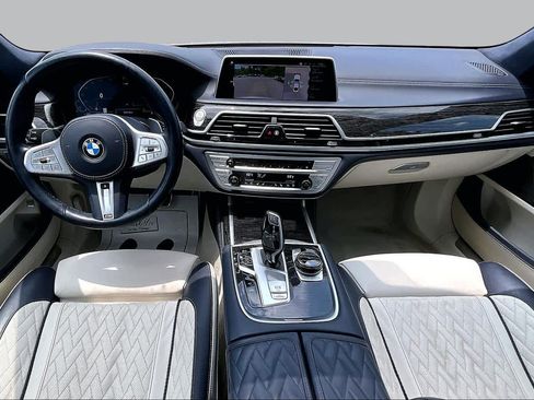 Used 2022 BMW 750i xDrive w/ Luxury Rear Seating Package AWD/4WD image 15