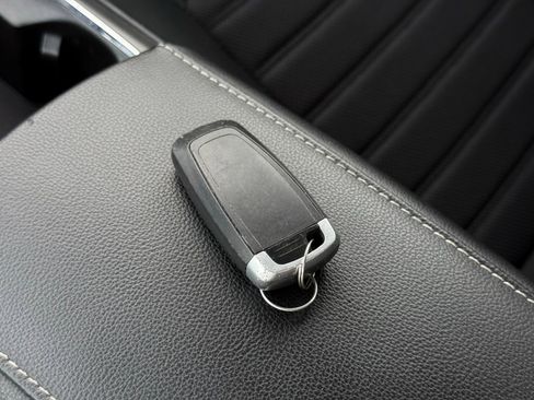 Used 2020 Ford Fusion SE FWD image 34