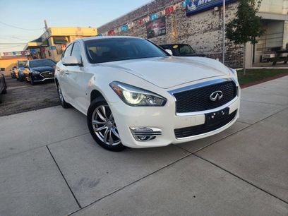 Used 2019 INFINITI Q70 Luxe