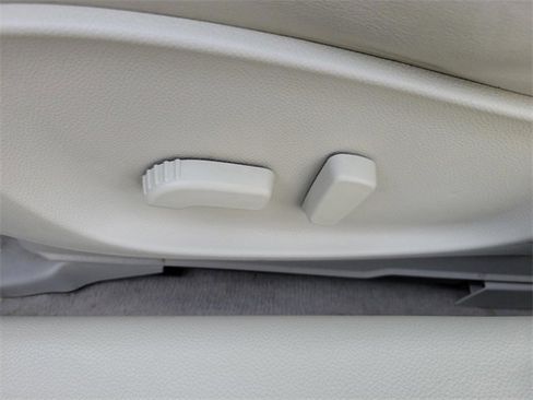 Used 2015 INFINITI Q40 w/ Moonroof Package image 16