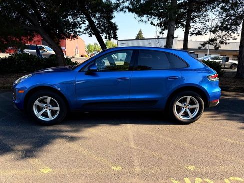 Used 2020 Porsche Macan AWD/4WD image 2