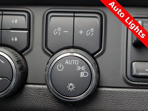 Used 2024 Chevrolet Suburban High Country image 33