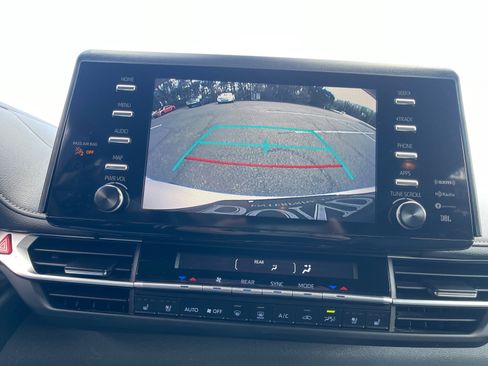 Used 2023 Toyota Sienna XSE image 6