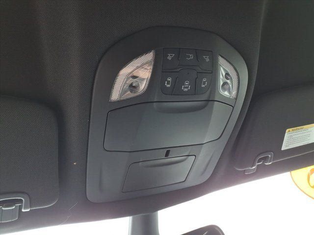 Used 2025 Chrysler Pacifica Select FWD image 18