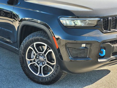Used 2023 Jeep Grand Cherokee Trailhawk w/ Advanced Protech Group II image 3
