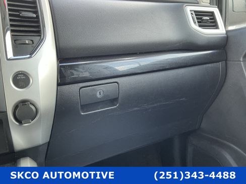 Used 2021 Nissan Titan SV w/ SV Convenience Package AWD/4WD image 24