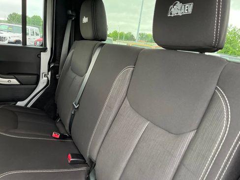 Used 2014 Jeep Wrangler Unlimited Rubicon w/ Connectivity Group AWD/4WD image 35