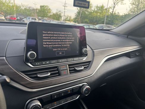 Used 2025 Nissan Altima 2.5 SV image 34