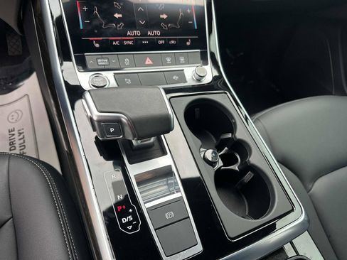 Used 2025 Audi Q7 2.0T Premium image 24