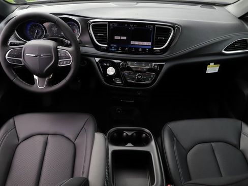 New 2026 Chrysler Pacifica Select image 24