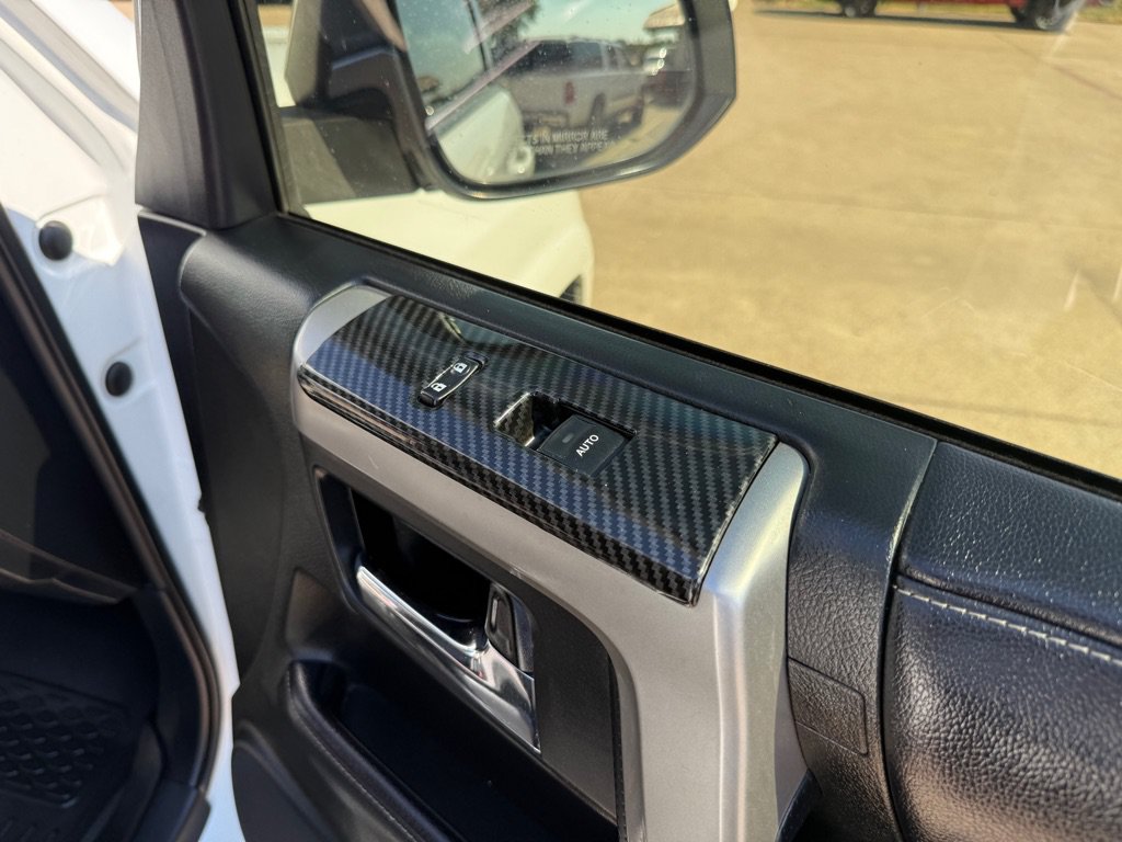 Used 2017 Toyota 4Runner SR5 AWD/4WD image 26