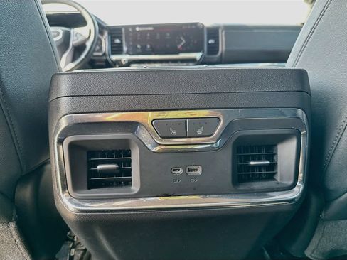 Used 2023 GMC Sierra 1500 SLT AWD/4WD image 25