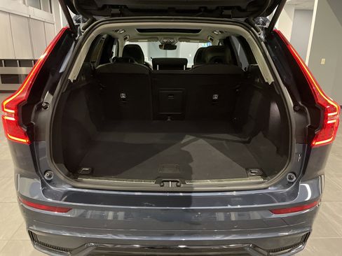 Used 2025 Volvo XC60 B5 Plus image 38