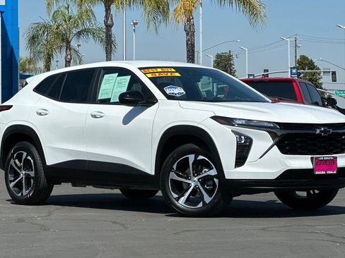 Used 2026 Chevrolet Trax RS w/ Driver Confidence Package FWD image 2
