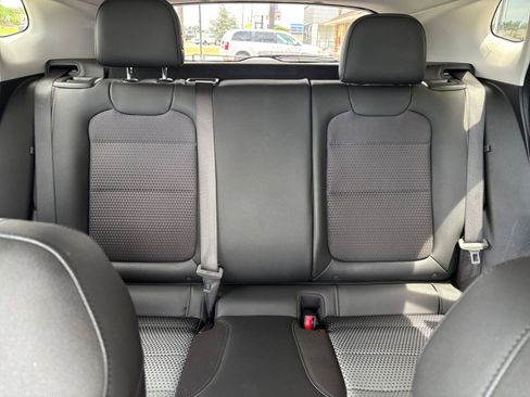 Used 2025 Chevrolet Trax LT FWD image 37
