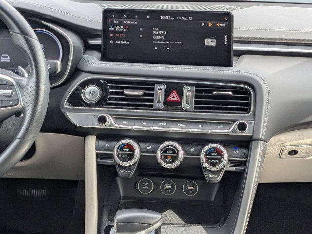 Used 2022 Genesis G70 2.0T RWD image 22