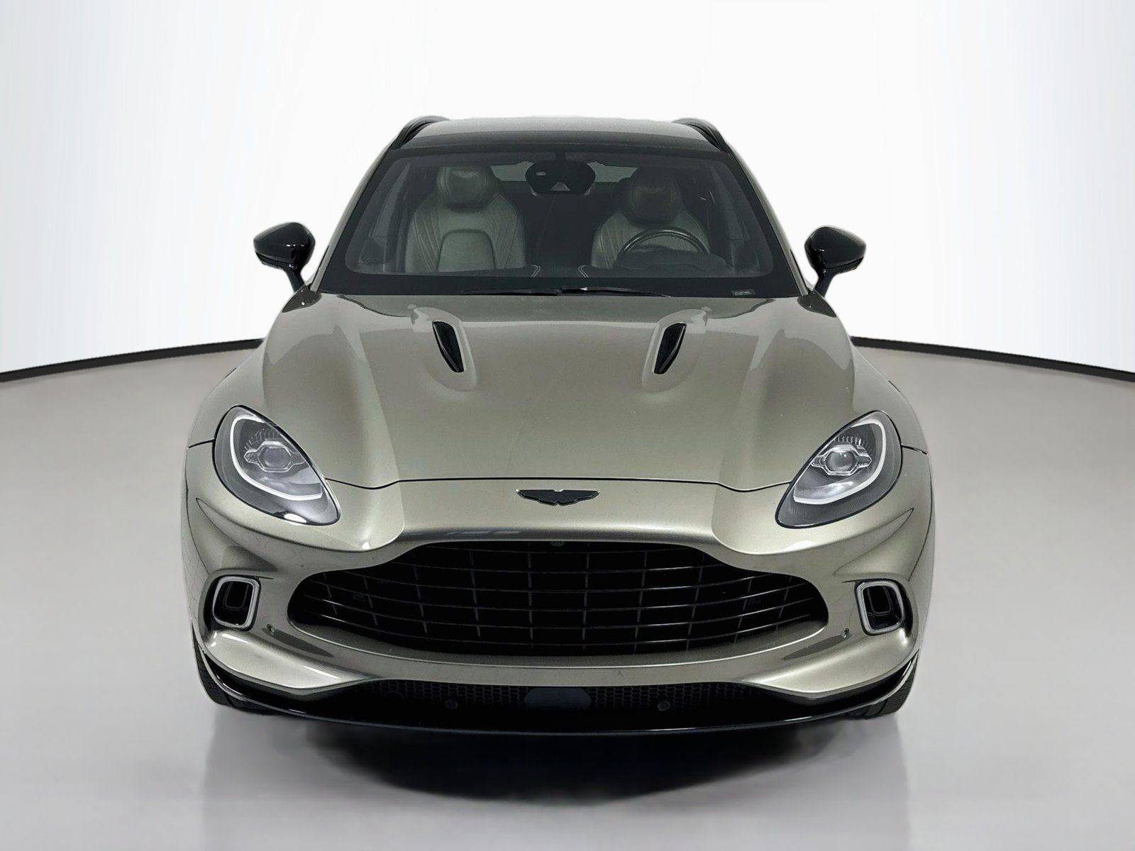 Used 2023 Aston Martin DBX AWD/4WD image 2