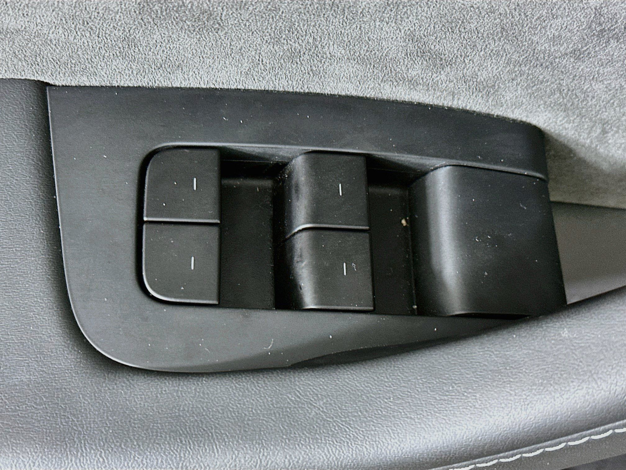 Used 2025 Tesla Model Y Long Range RWD image 15