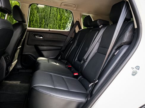 Used 2023 Nissan Rogue SV w/ SV Premium B Package FWD image 8