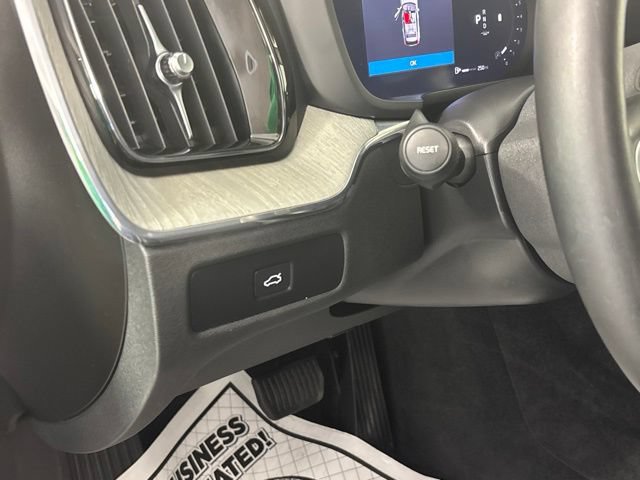 Used 2025 Volvo XC60 B5 Plus AWD/4WD image 13
