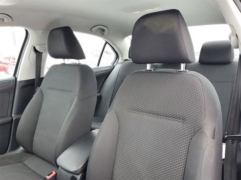 Used 2014 Volkswagen Jetta S image 9