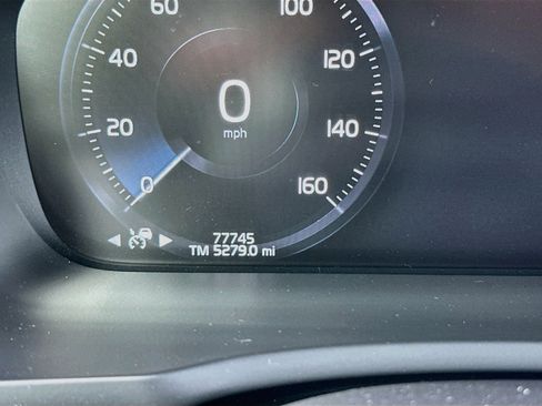 Used 2018 Volvo XC90 T6 Momentum w/ Convenience Package AWD/4WD image 11