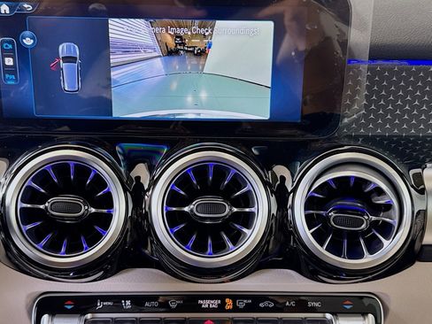 New 2025 Mercedes-Benz GLB 250 4MATIC image 13