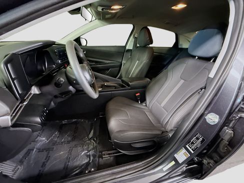 Used 2022 Hyundai Elantra SE FWD image 21