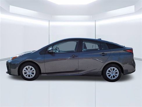 Used 2022 Toyota Prius LE image 5