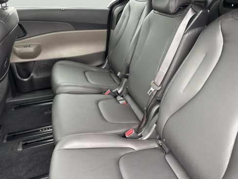 New 2026 Kia Carnival EX image 14