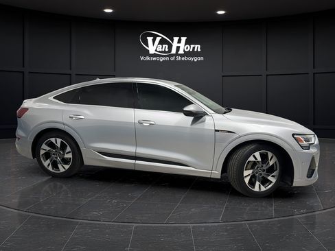 Used 2022 Audi e-tron Prestige w/ Prestige Package AWD/4WD image 8