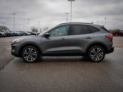 Used 2022 Ford Escape SE w/ SE Sport Appearance Package image 10