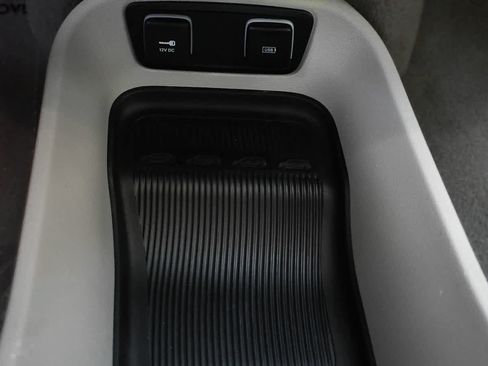Used 2019 Chrysler Pacifica Touring-L FWD image 26