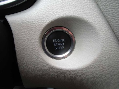 Used 2023 Toyota Corolla Cross XLE w/ Convenience Package AWD/4WD image 33