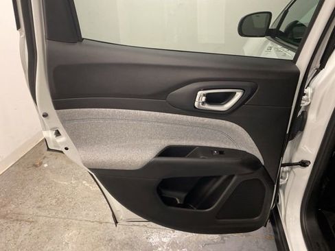 Used 2022 Jeep Compass Latitude w/ Convenience Group image 24