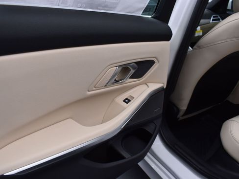 Certified 2025 BMW 330i Sedan w/ Premium Package image 15