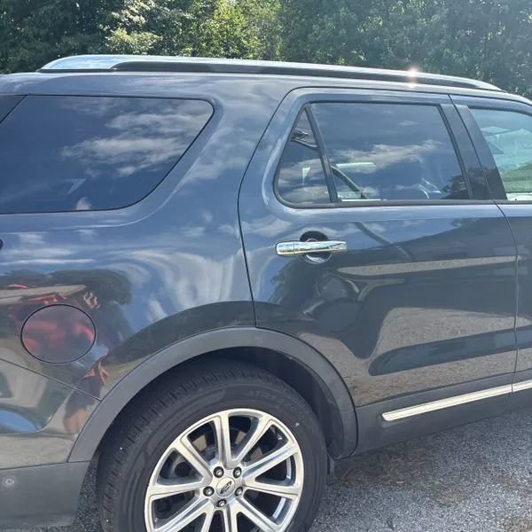 Used 2017 Ford Explorer Limited w/ Equipment Group 301A FWD image 9
