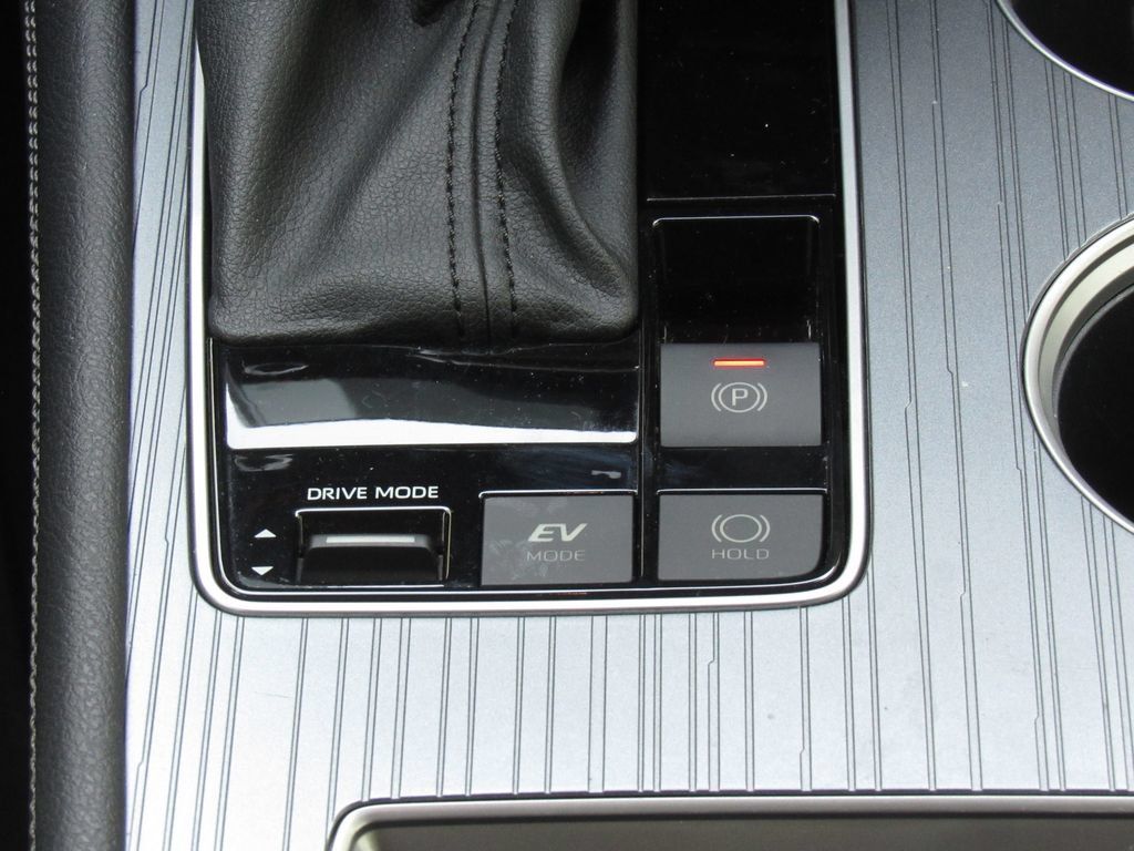 Certified 2025 Toyota Sienna XLE FWD image 34