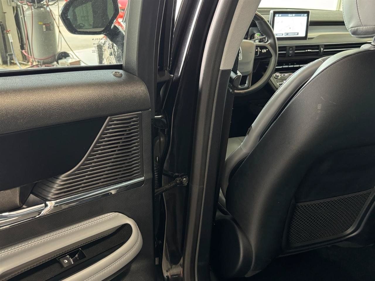 Used 2021 Lincoln Corsair AWD w/ Towing Package I image 27